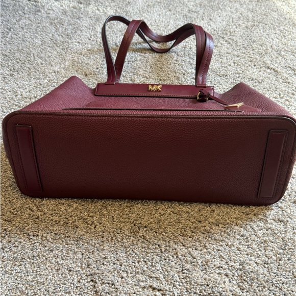 michael kors purse - Picture 3 of 7